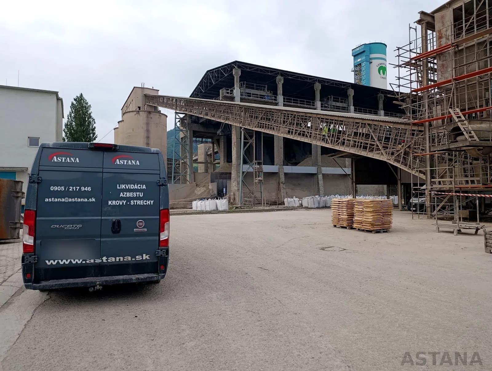 Technika ASTANA pri väčšom objekte s materiálmi obsahujúcimi azbest